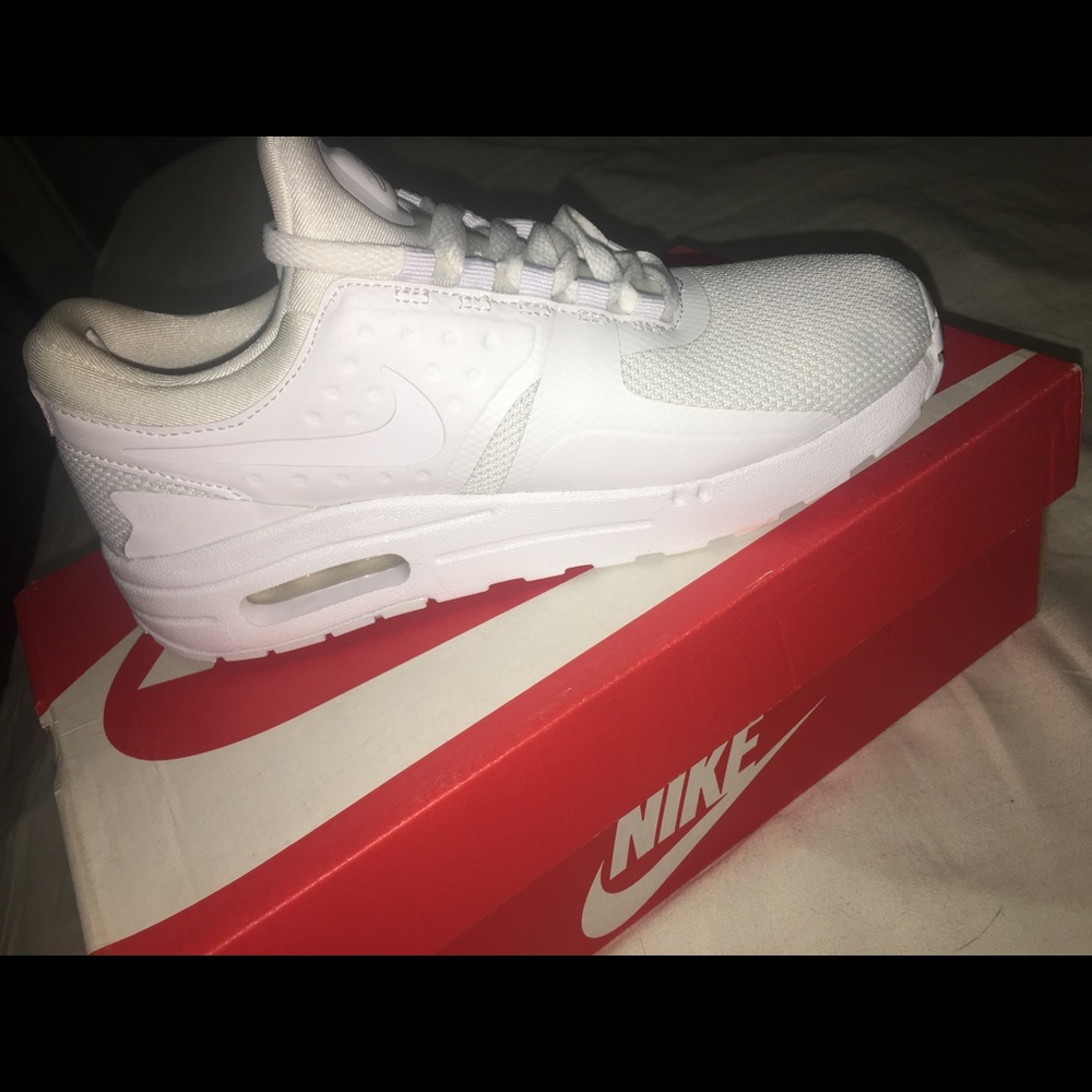 Nike - Picture 2 of 4
